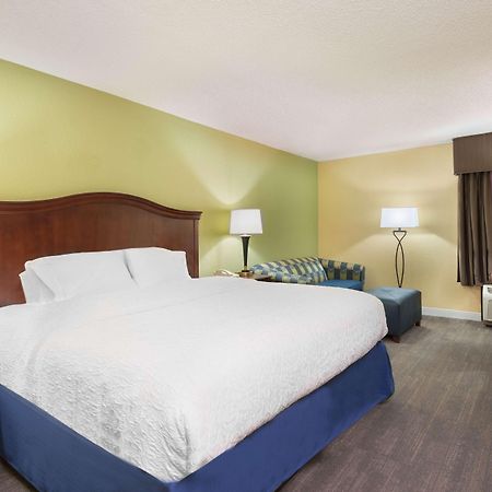 Hampton Inn Raleigh Кари Екстериор снимка