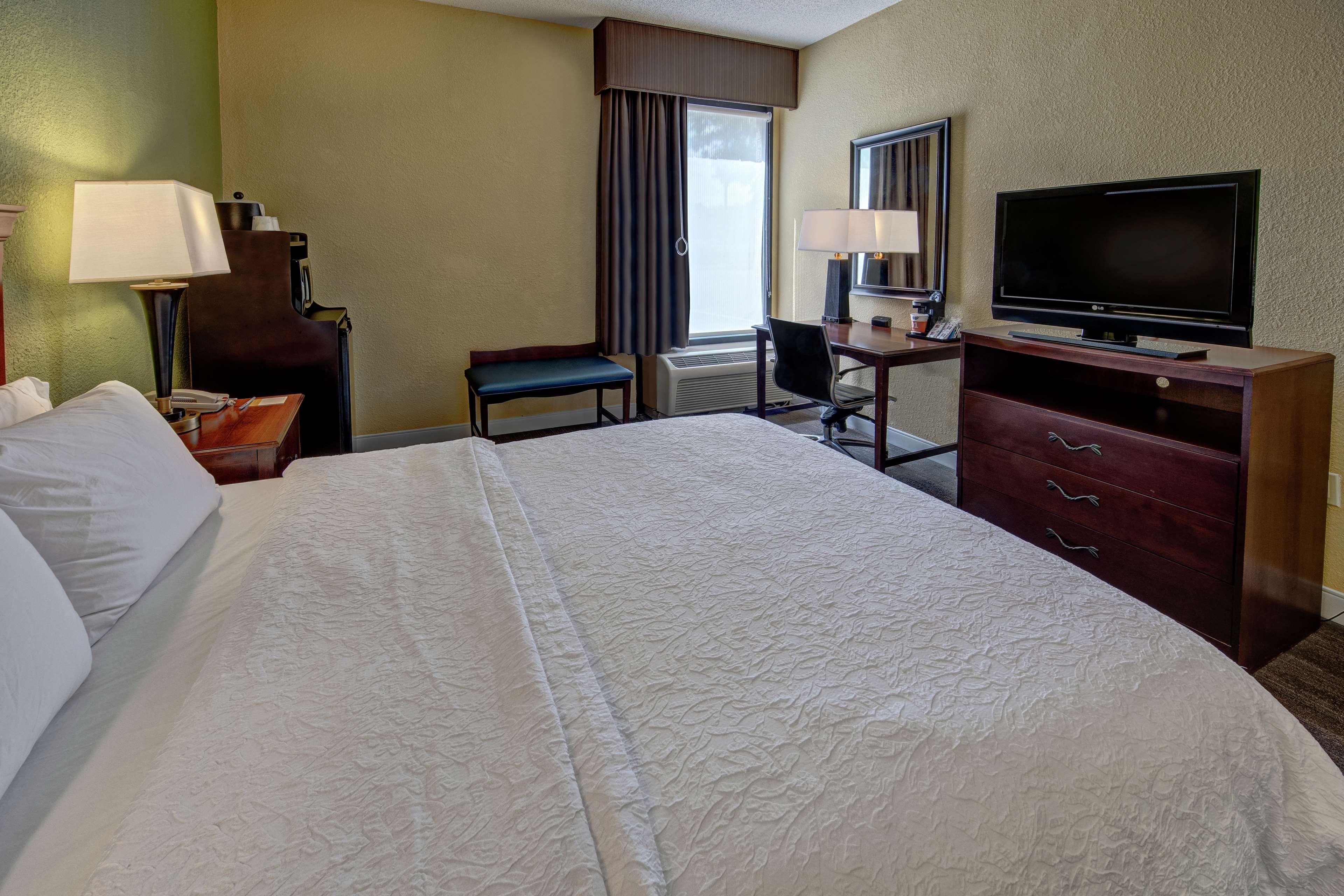 Hampton Inn Raleigh Кари Екстериор снимка