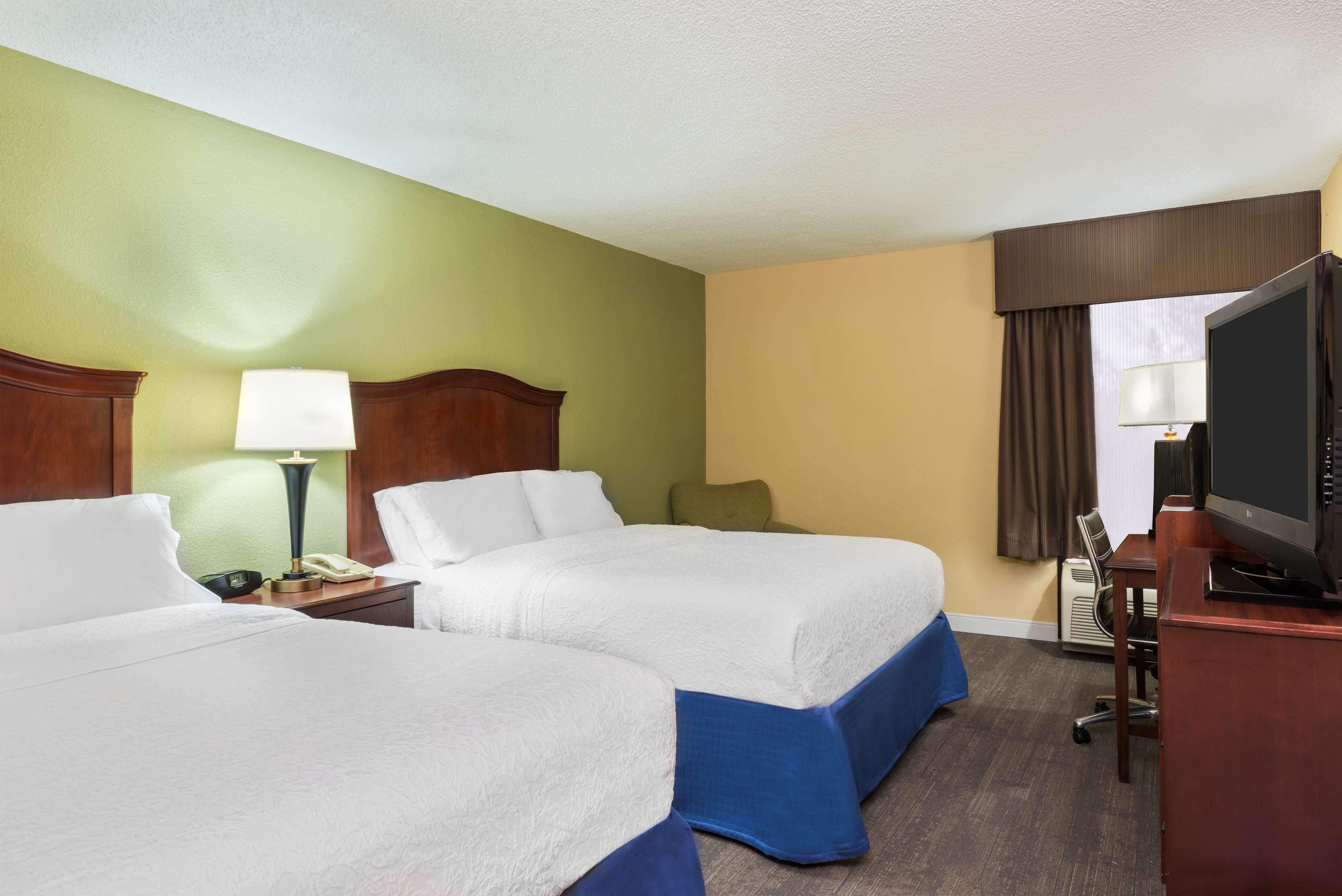 Hampton Inn Raleigh Кари Екстериор снимка