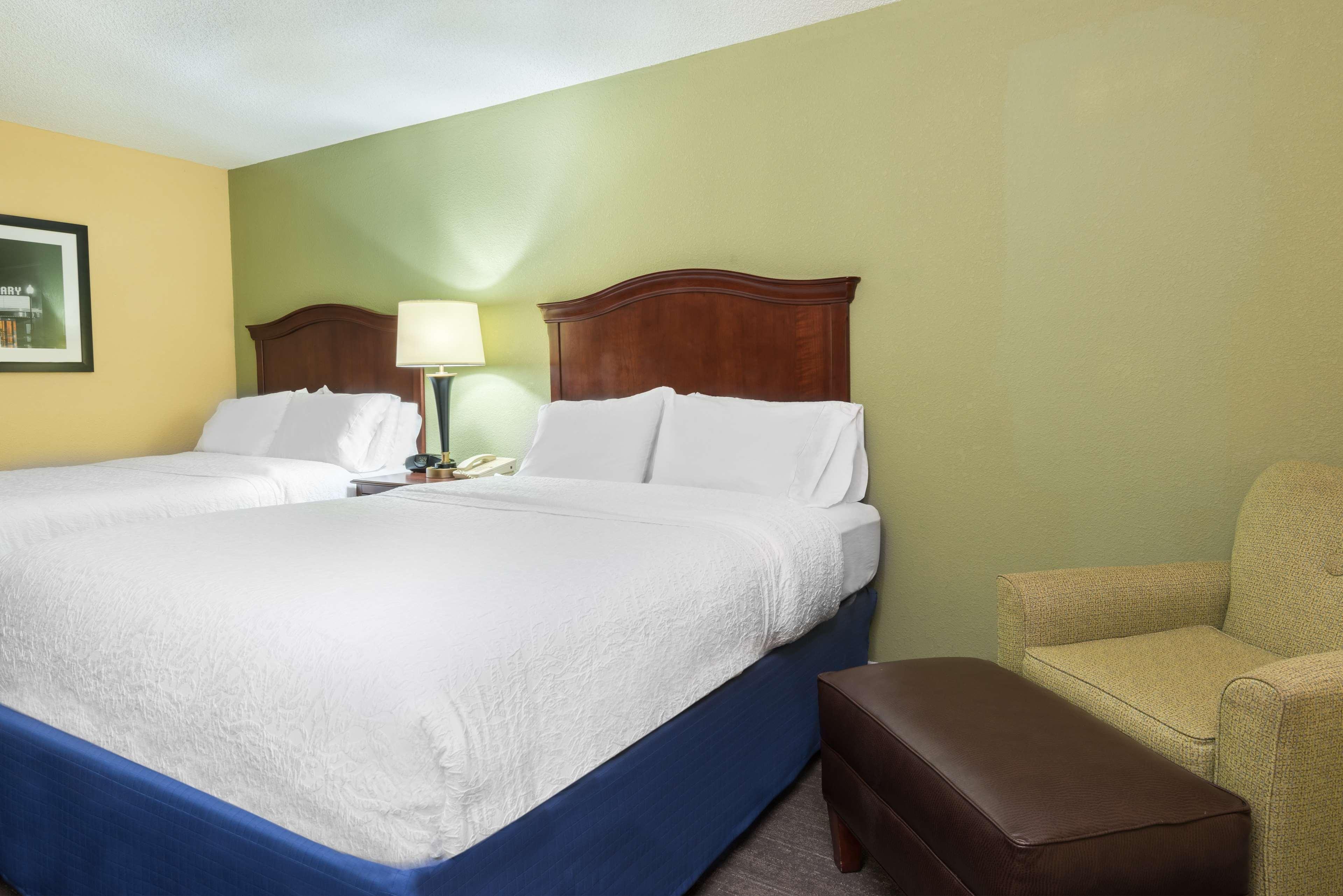 Hampton Inn Raleigh Кари Екстериор снимка