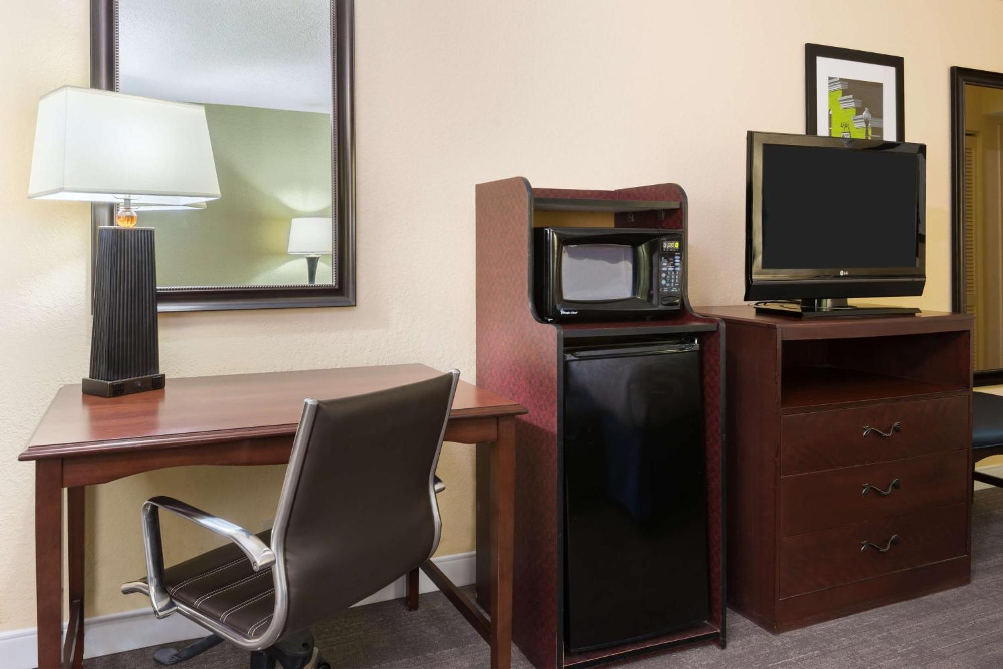 Hampton Inn Raleigh Кари Екстериор снимка