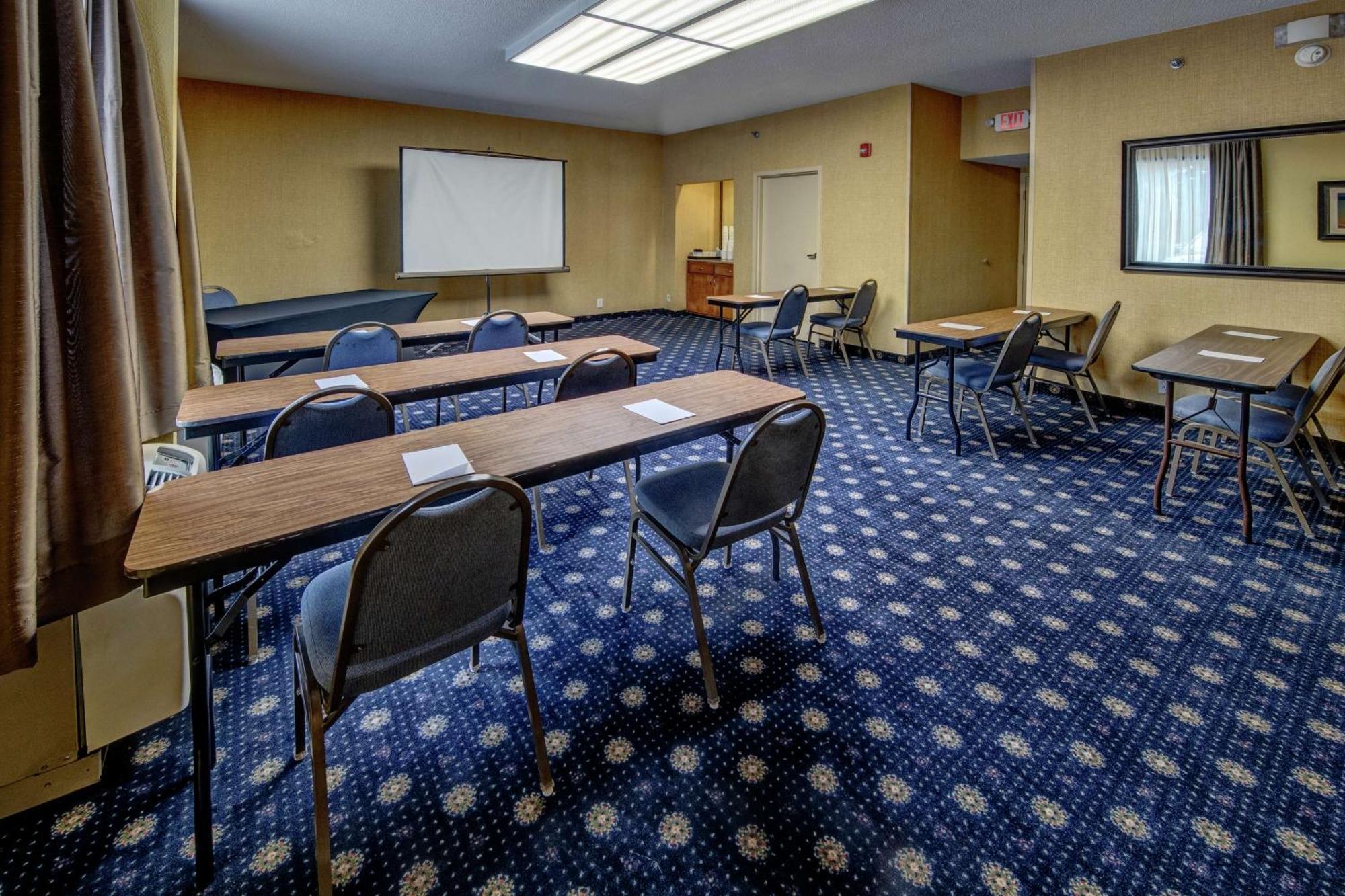 Hampton Inn Raleigh Кари Екстериор снимка