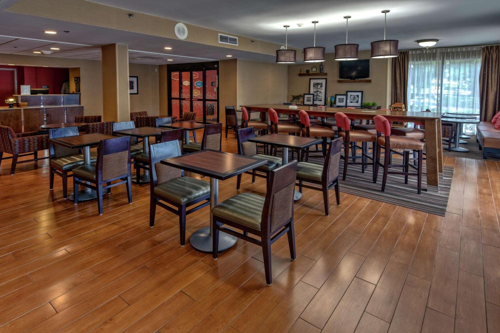 Hampton Inn Raleigh Кари Екстериор снимка