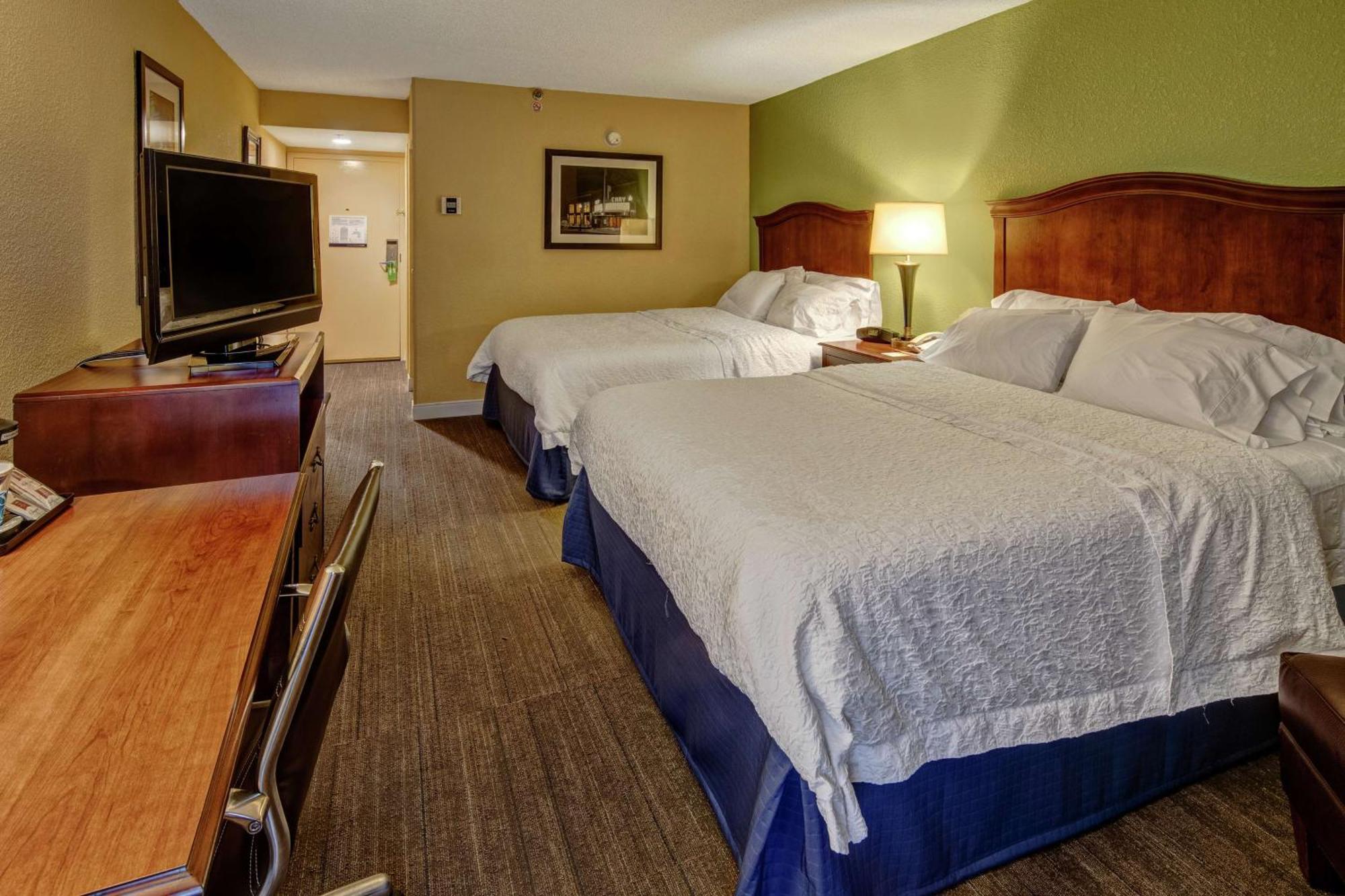 Hampton Inn Raleigh Кари Екстериор снимка