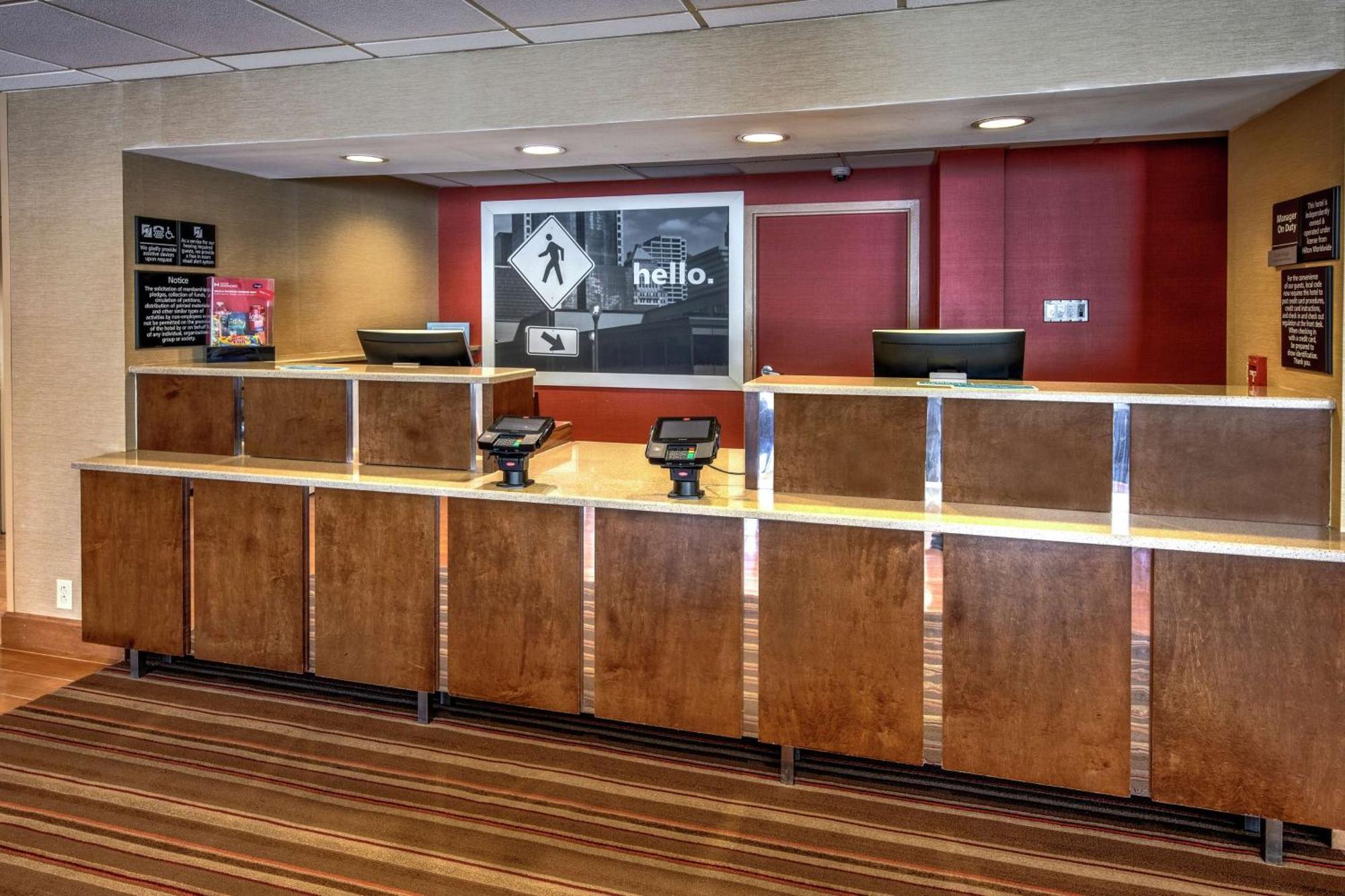 Hampton Inn Raleigh Кари Екстериор снимка