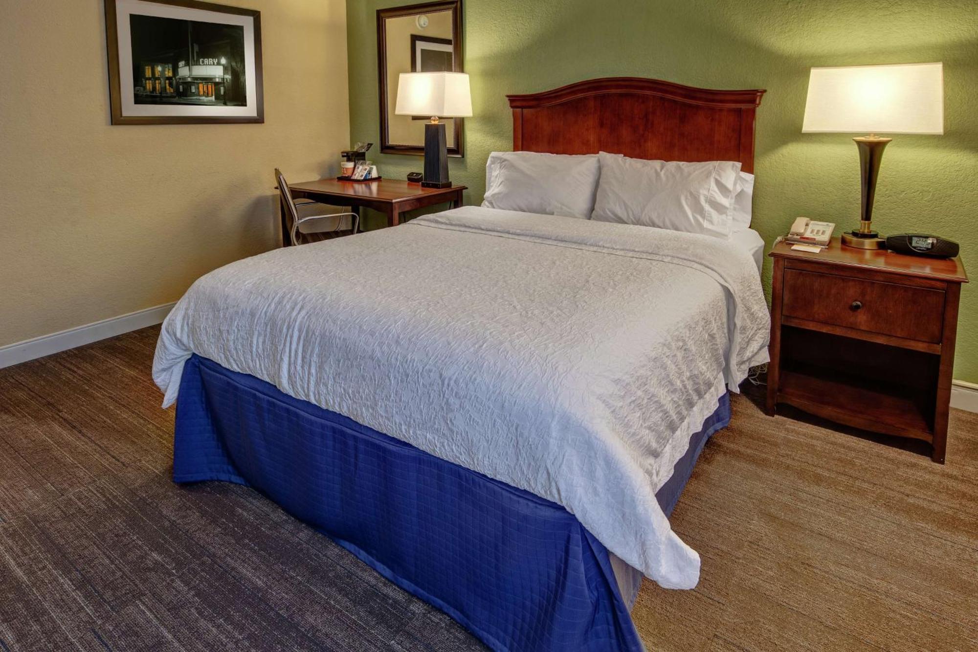 Hampton Inn Raleigh Кари Екстериор снимка