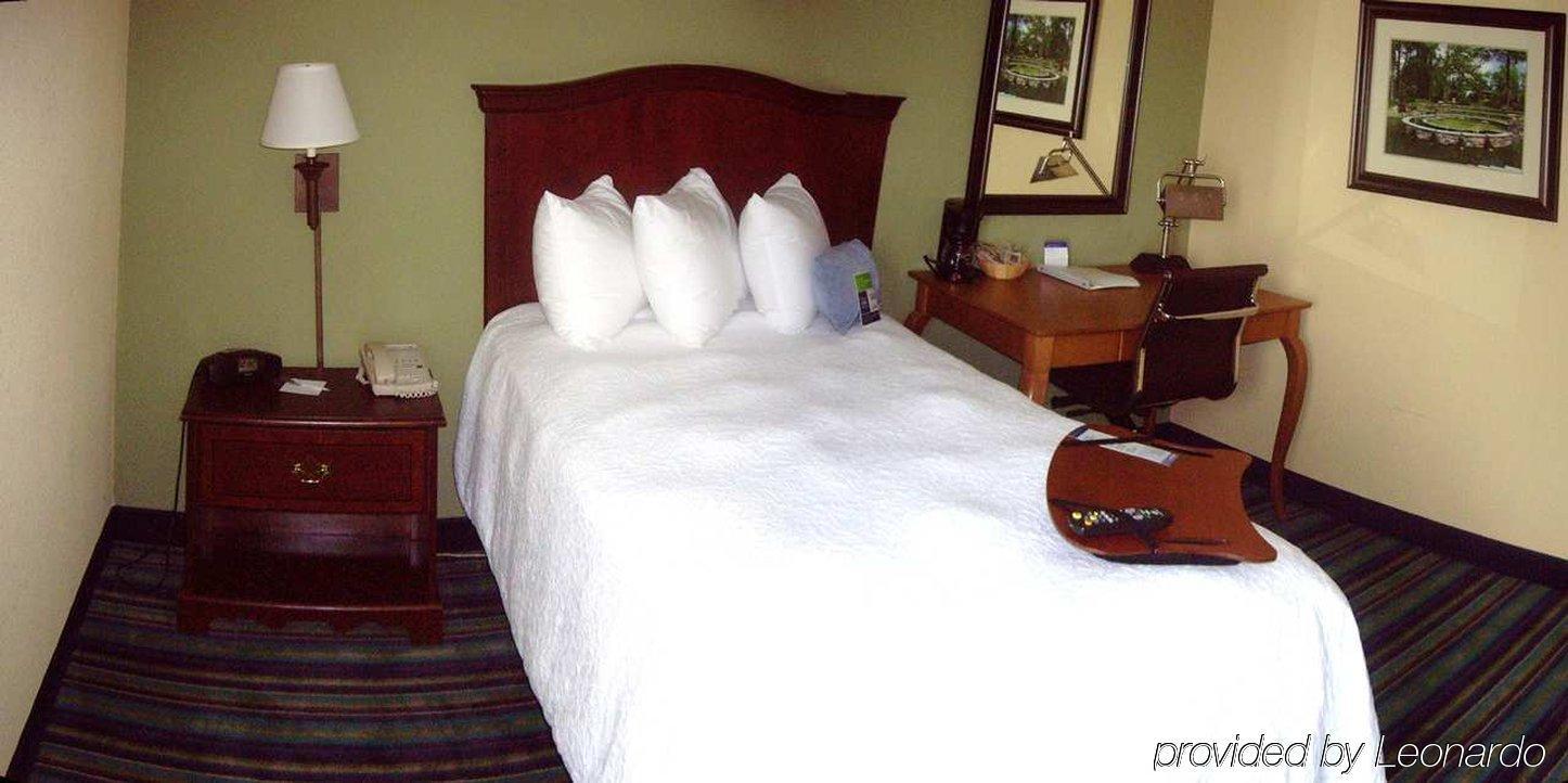Hampton Inn Raleigh Кари Стая снимка