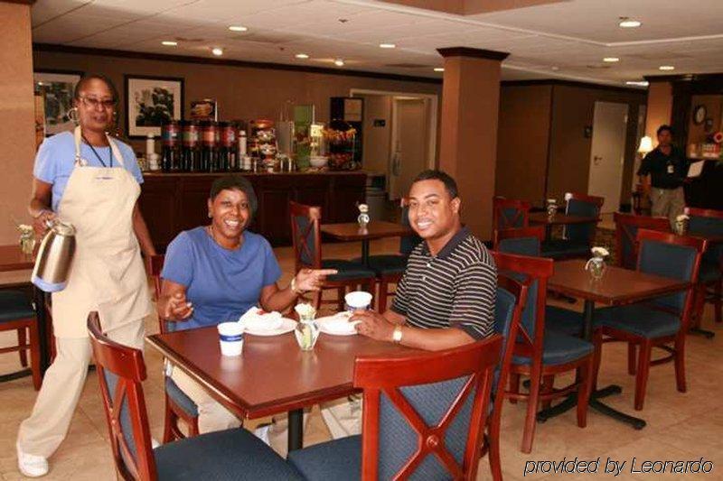 Hampton Inn Raleigh Кари Ресторант снимка