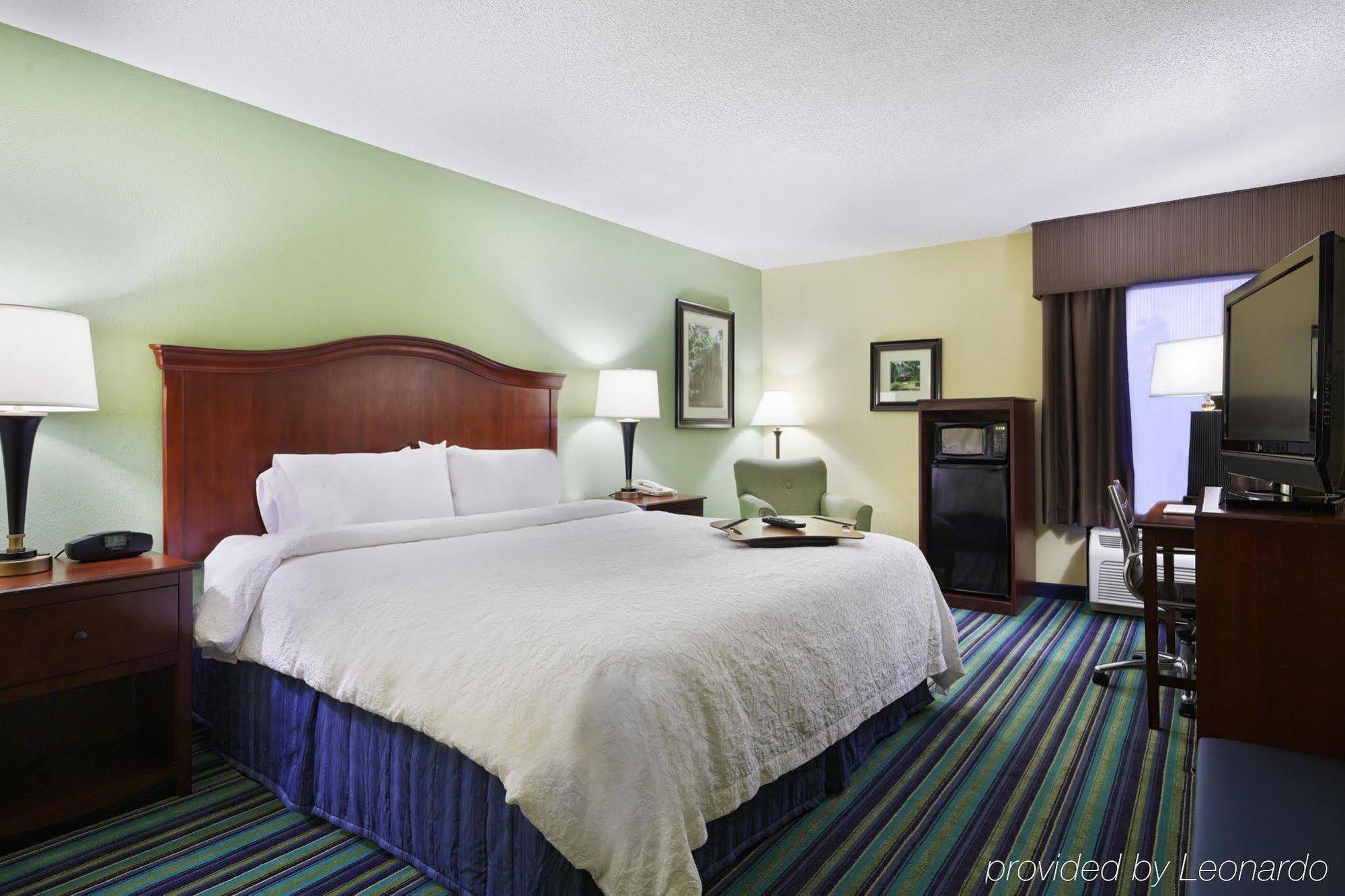 Hampton Inn Raleigh Кари Екстериор снимка