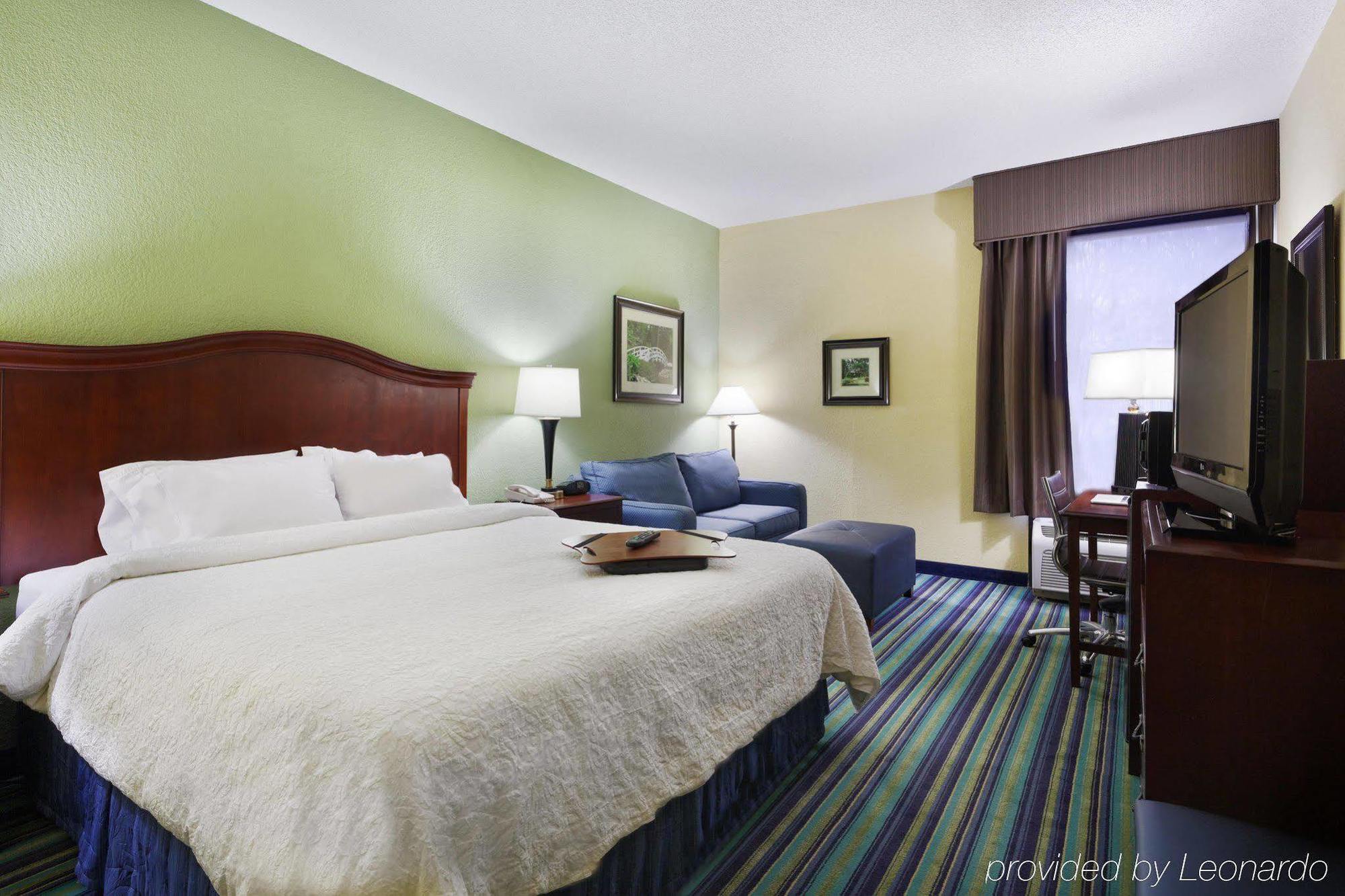 Hampton Inn Raleigh Кари Екстериор снимка
