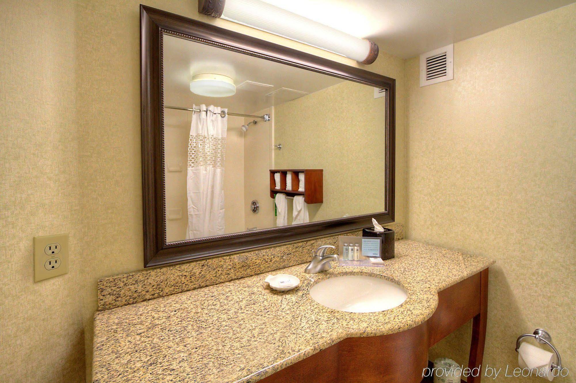 Hampton Inn Raleigh Кари Стая снимка