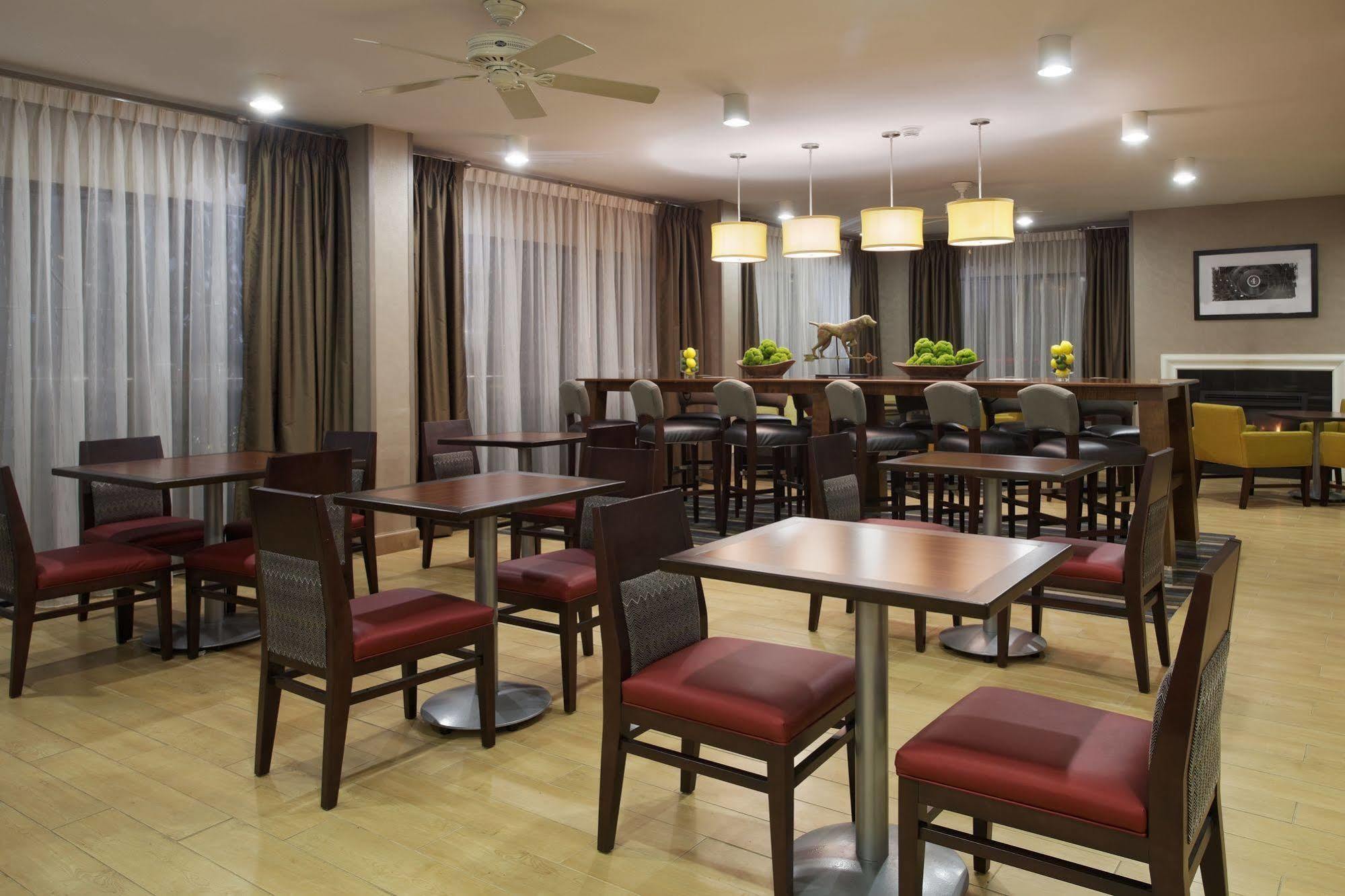 Hampton Inn Raleigh Кари Екстериор снимка