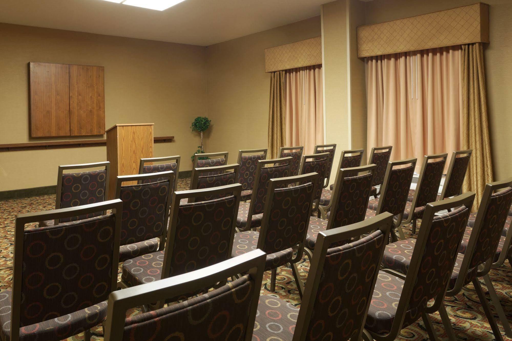 Hampton Inn Raleigh Кари Екстериор снимка