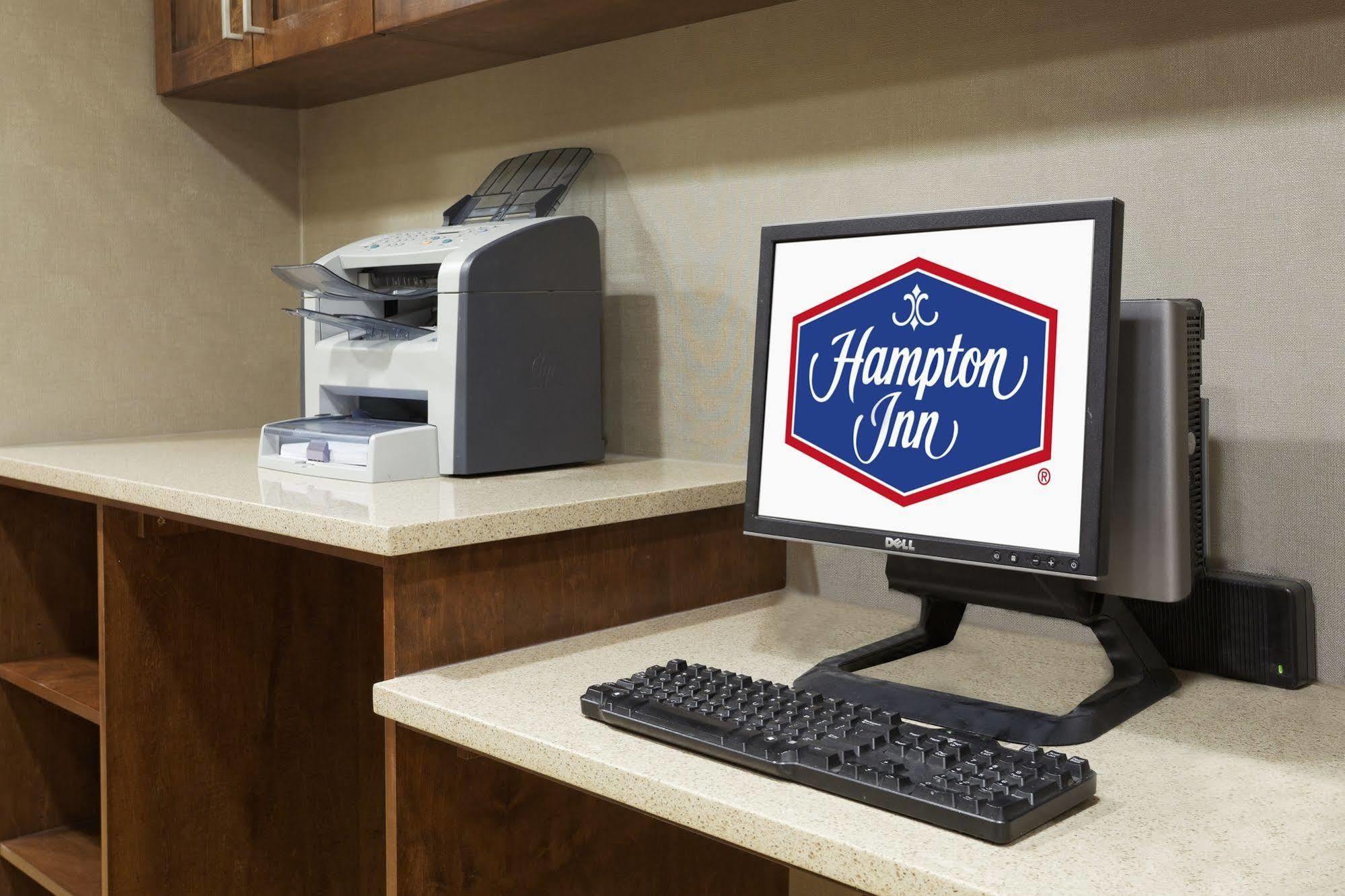 Hampton Inn Raleigh Кари Екстериор снимка