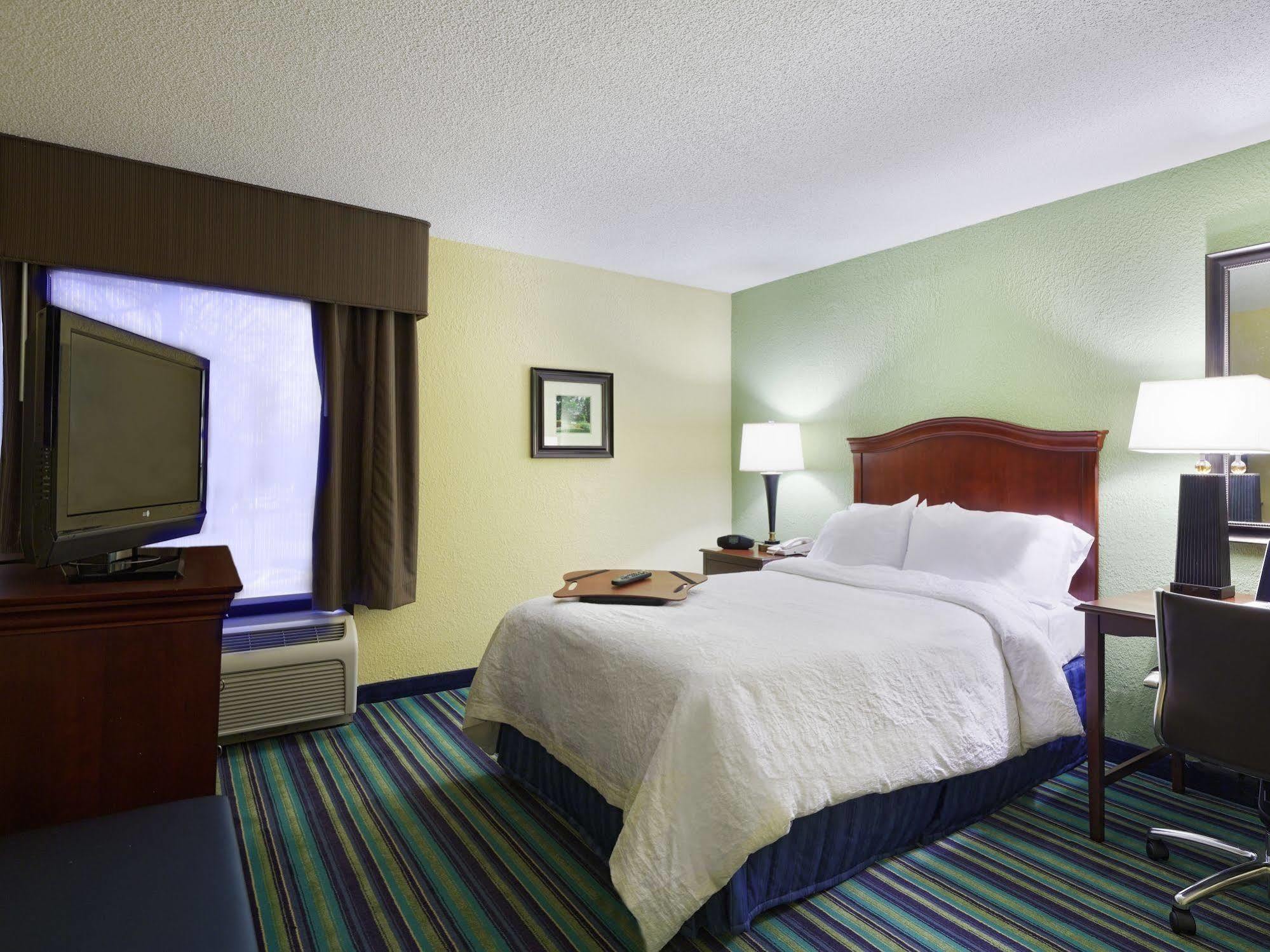 Hampton Inn Raleigh Кари Екстериор снимка
