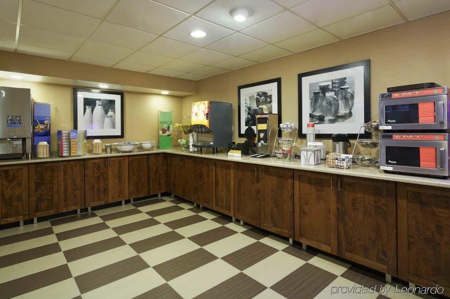 Hampton Inn Raleigh Кари Екстериор снимка