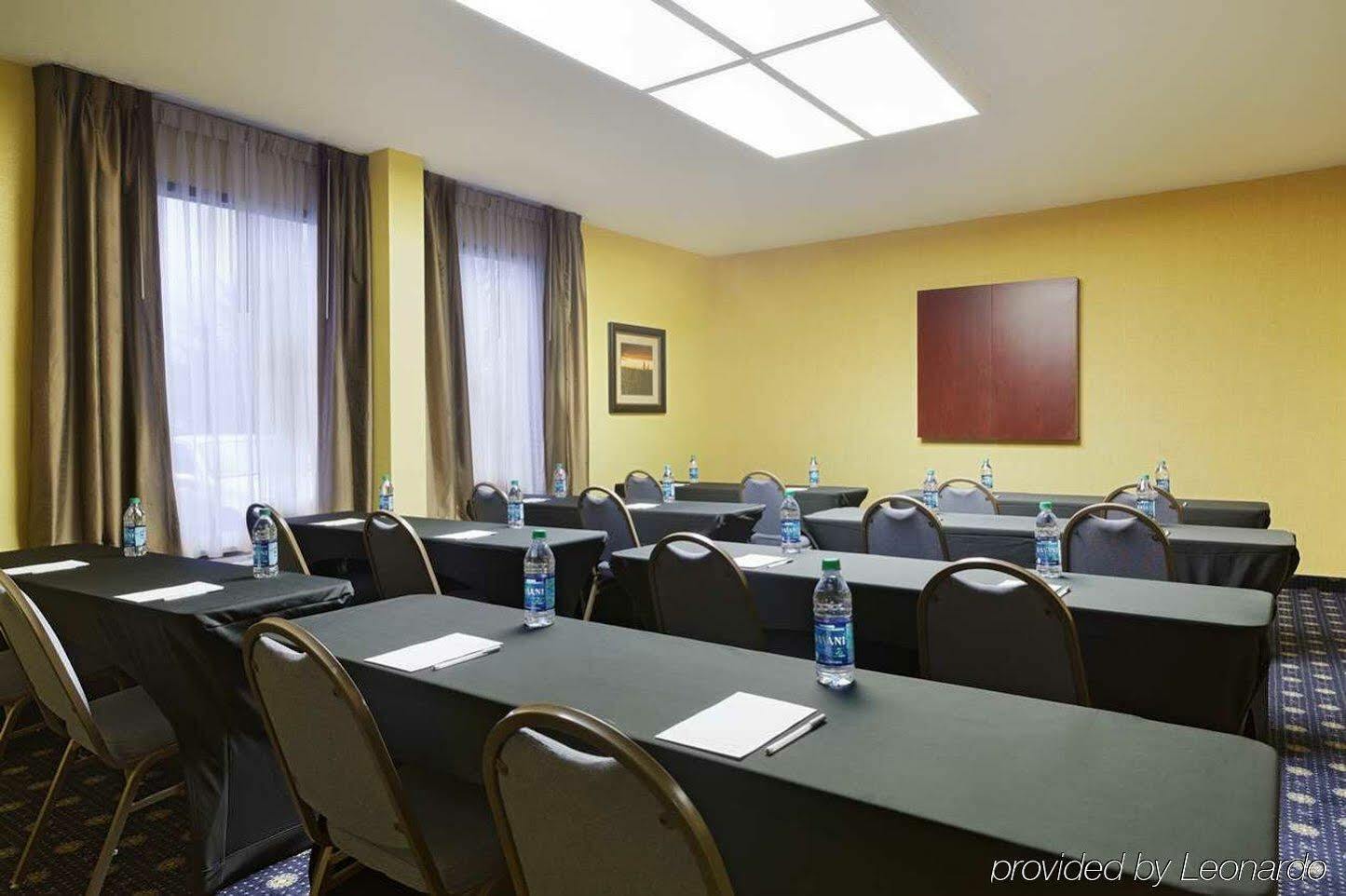Hampton Inn Raleigh Кари Екстериор снимка